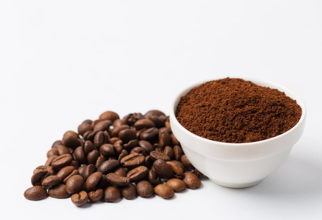 JustFreshRoasted helps explain how ground coffees go stale faster than whole beans and why grinding the coffee just before using is always the best.